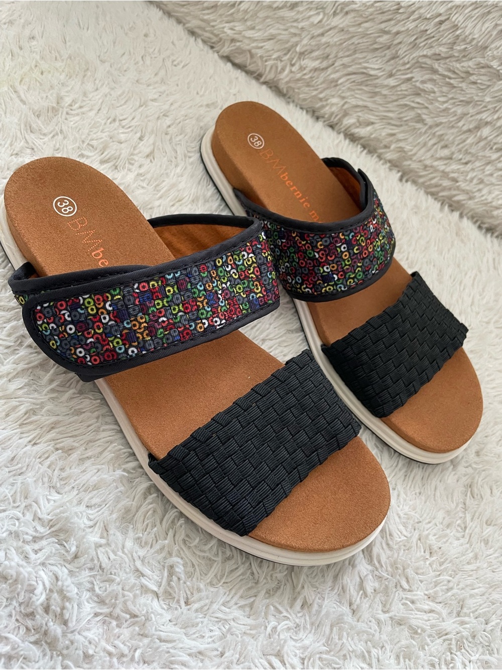 Bernie Mev New Slip On confort Sandals Black Dazzle Size 7